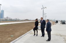 Президент Азербайджана и его супруга ознакомились со строительными работами на бульваре в "Baku White City" (ФОТО)