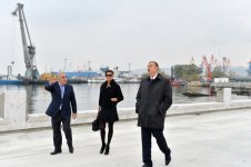 Президент Азербайджана и его супруга ознакомились со строительными работами на бульваре в "Baku White City" (ФОТО)