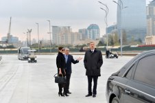 Президент Азербайджана и его супруга ознакомились со строительными работами на бульваре в "Baku White City" (ФОТО)