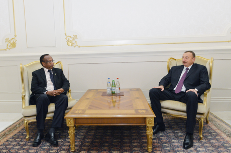 Президент Азербайджана принял верительные грамоты новоназначенных послов Анголы и Джибути