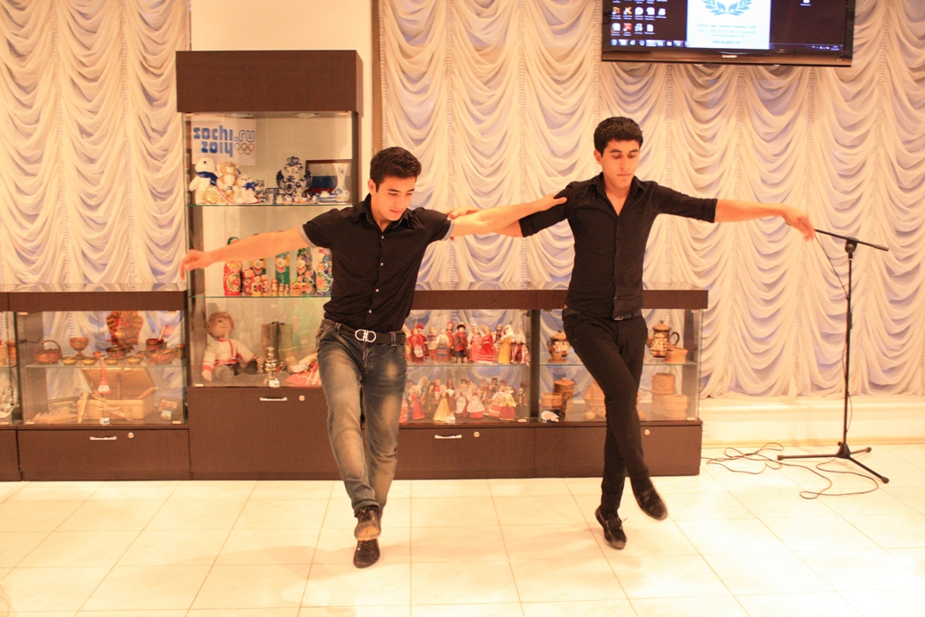 В Баку прошло заседание молодежного творческого клуба "Созвездие" (ФОТО)