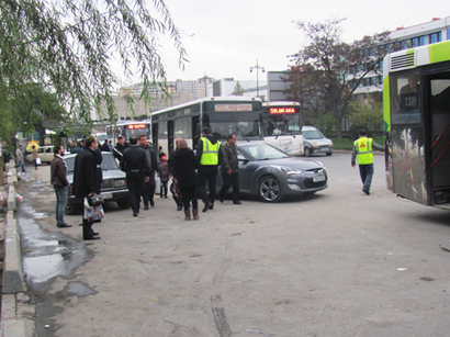 В Баку проведена акция по пропаганде ПДД - нарушение правил остановки и стоянки  (ФОТО)