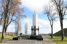 Ильхам Алиев посетил памятник жертвам Голодомора 1930-х годов (ФОТО)