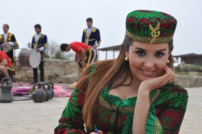 Национальный костюм и мугам отражают уникальную духовную культуру - Гюльнара Халилова (ФОТО)