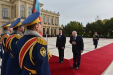 В Баку состоялась церемония официальной встречи президента Беларуси (ФОТО)
