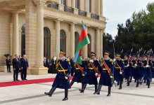 В Баку состоялась церемония официальной встречи президента Беларуси (ФОТО)