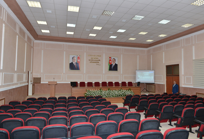 Ильхам Алиев ознакомился со зданием исполнительной власти Сабаильского района Баку после капремонта (ФОТО)