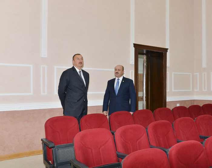 Ильхам Алиев ознакомился со зданием исполнительной власти Сабаильского района Баку после капремонта (ФОТО)