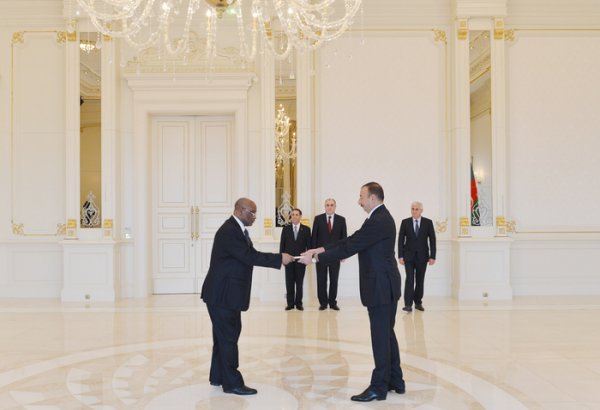 Президент Азербайджана принял верительные грамоты посла Замбии