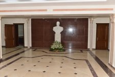 Ильхам Алиев ознакомился со зданием исполнительной власти Сабаильского района Баку после капремонта (ФОТО)