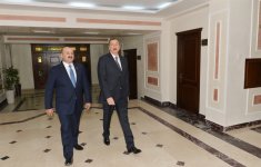 Ильхам Алиев ознакомился со зданием исполнительной власти Сабаильского района Баку после капремонта (ФОТО)