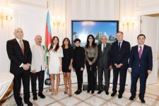 Мехрибан Алиева приняла участие в выставке «Азербайджан – пространство толерантности» в Париже (версия 2) (ФОТО)