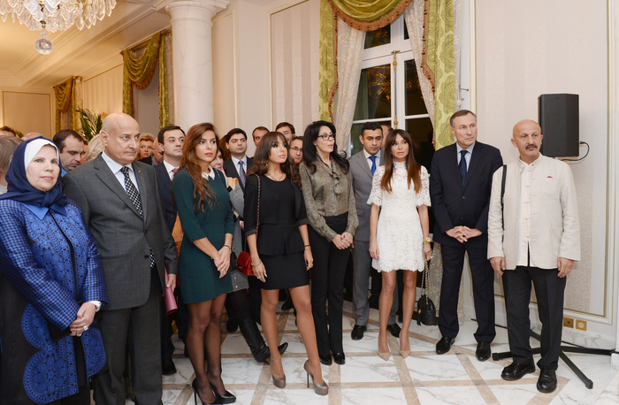 Мехрибан Алиева приняла участие в выставке «Азербайджан – пространство толерантности» в Париже (версия 2) (ФОТО)