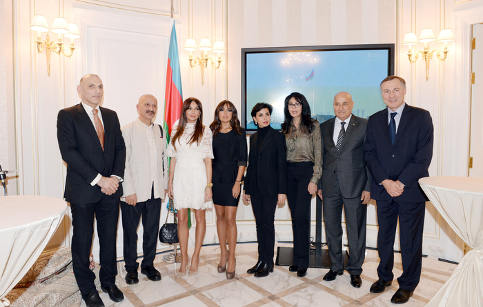 Мехрибан Алиева приняла участие в выставке «Азербайджан – пространство толерантности» в Париже (версия 2) (ФОТО)