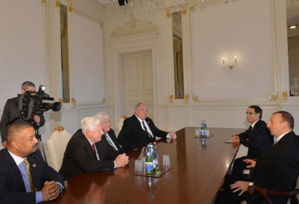 Президент Азербайджана принял делегацию конгрессменов США