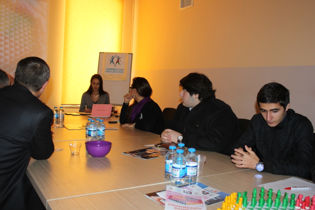 В Азербайджане впервые презентован новый вид игры по прогрессивным шахматам (фото)