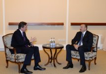 Президент Азербайджана встретился с премьер-министром Великобритании (ФОТО)