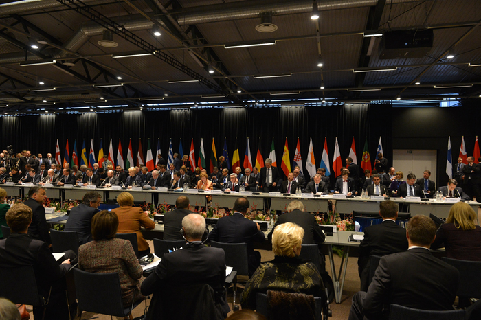 Президент Азербайджана принял участие в III саммите "Восточного партнерства" ЕС  (ФОТО)