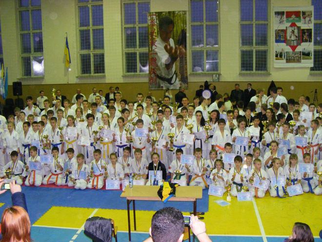 Азербайджанская спортсменка заняла два первых места на турнире по каратэ в Украине (фото)