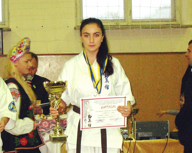 Азербайджанская спортсменка заняла два первых места на турнире по каратэ в Украине (фото)
