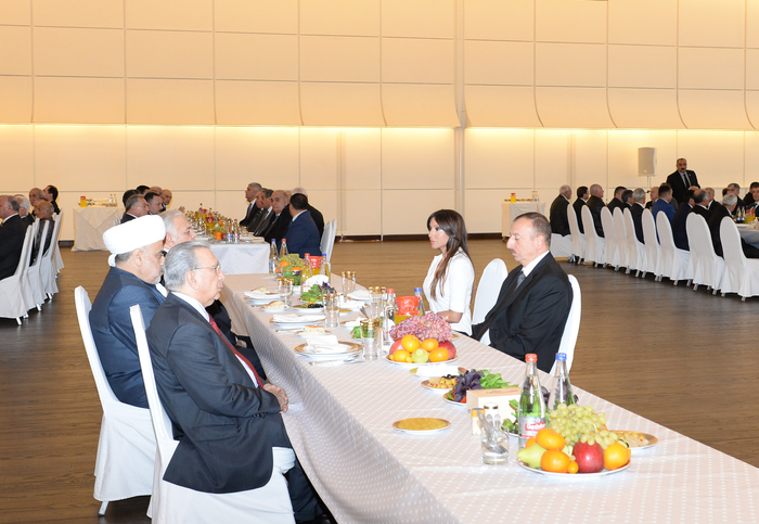 От имени Президента Азербайджана дан эхсан в связи с днем кончины общенационального лидера Гейдара Алиева  (ФОТО)