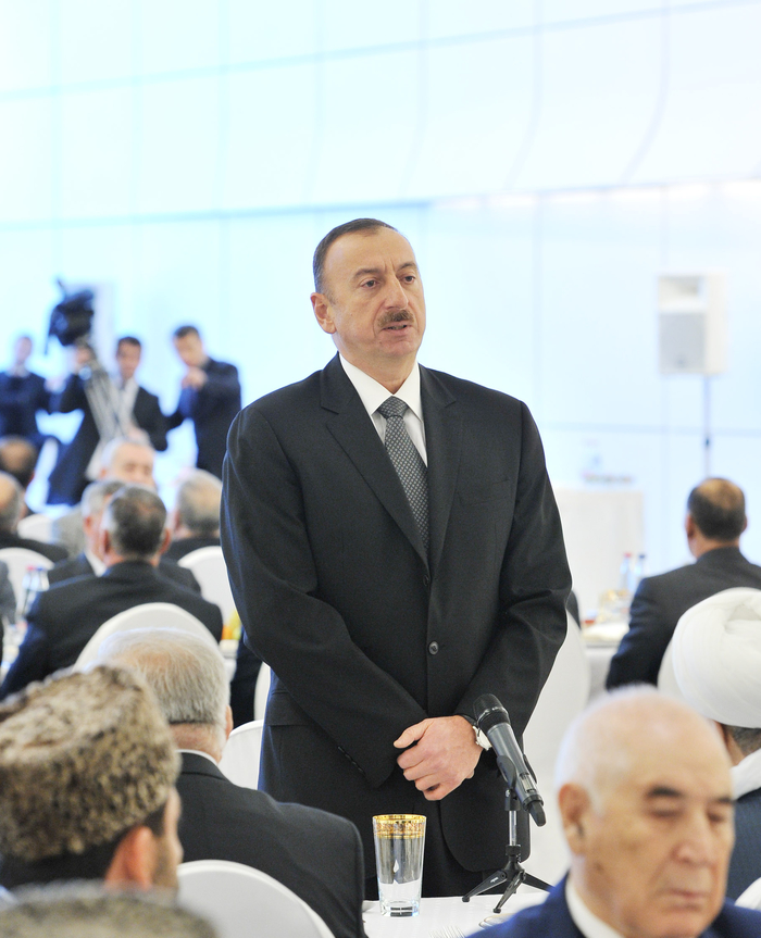 От имени Президента Азербайджана дан эхсан в связи с днем кончины общенационального лидера Гейдара Алиева  (ФОТО)