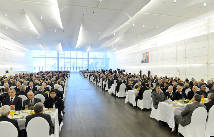 От имени Президента Азербайджана дан эхсан в связи с днем кончины общенационального лидера Гейдара Алиева  (ФОТО)