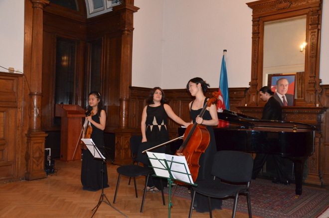 В Венгрии почтили память общенационального лидера азербайджанского народа Гейдара Алиева (ФОТО)