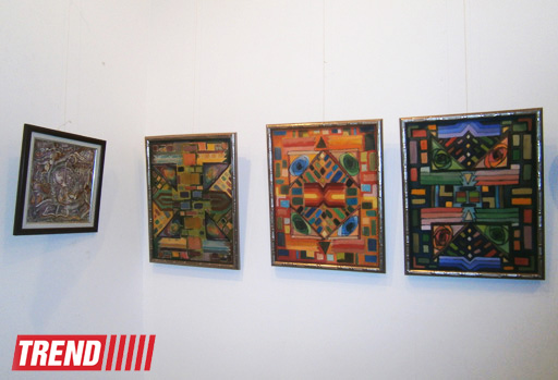 Вернисаж азербайджанских художников: керамика, батик, гобелены (ФОТО)