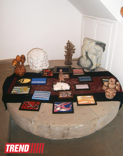 Вернисаж азербайджанских художников: керамика, батик, гобелены (ФОТО)