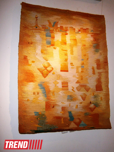 Вернисаж азербайджанских художников: керамика, батик, гобелены (ФОТО)