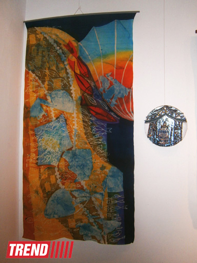 Вернисаж азербайджанских художников: керамика, батик, гобелены (ФОТО)