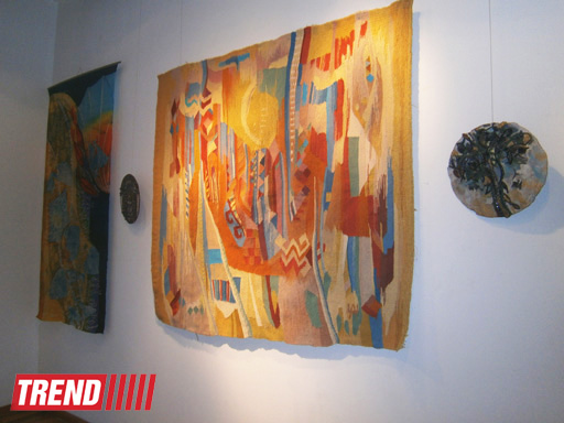 Вернисаж азербайджанских художников: керамика, батик, гобелены (ФОТО)