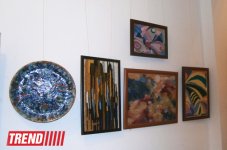 Вернисаж азербайджанских художников: керамика, батик, гобелены (ФОТО)