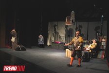 "Человек-амфибия" - Дон Жуан и Тарзан - монах представили в Баку суперкомедию (ФОТО)