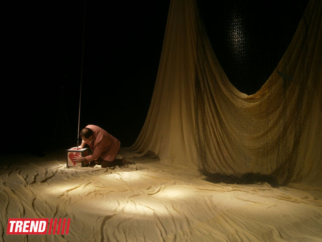 Зрелищная, понятная, интересная, философская - "Брестская газета" о постановке азербайджанского театра (ФОТО)