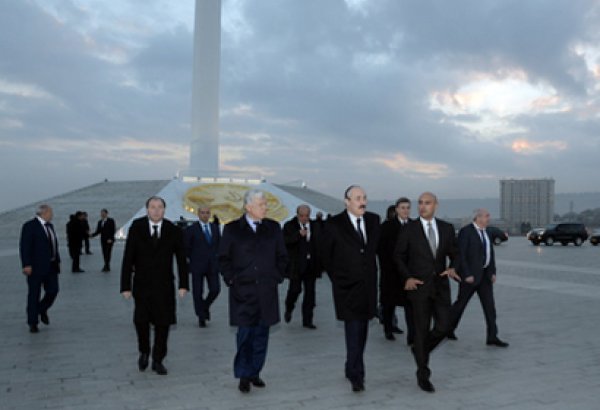 Президент Республики Дагестан Рамазан Абдулатипов ознакомился с Площадью Государственного флага (ФОТО)