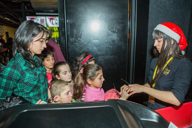 Общество Красного полумесяца Азербайджана и Центр культуры "12 May" провели новогоднюю акцию для детей (фото)