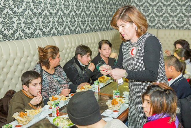 Общество Красного полумесяца Азербайджана и Центр культуры "12 May" провели новогоднюю акцию для детей (фото)