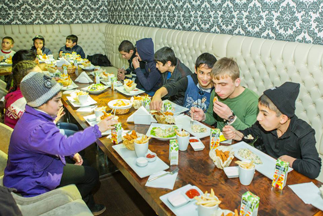 Общество Красного полумесяца Азербайджана и Центр культуры "12 May" провели новогоднюю акцию для детей (фото)