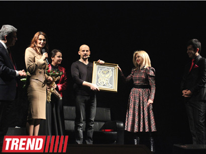 В Баку выступил турецкий юморист и шоумен Аталай Демирчи: "Ребёнок - аутист - Быть вместе!" (ФОТО)