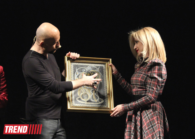 В Баку выступил турецкий юморист и шоумен Аталай Демирчи: "Ребёнок - аутист - Быть вместе!" (ФОТО)