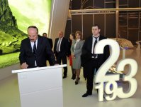 Президент Дагестана ознакомился с Центром Гейдара Алиева (ФОТО)