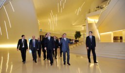 Президент Дагестана ознакомился с Центром Гейдара Алиева (ФОТО)