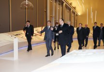 Президент Дагестана ознакомился с Центром Гейдара Алиева (ФОТО)