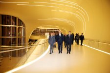 Президент Дагестана ознакомился с Центром Гейдара Алиева (ФОТО)