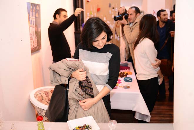 В Баку прошла выставка "Чужих детей не бывает!" (ФОТО)