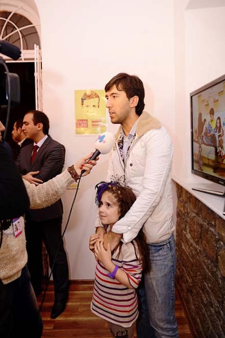В Баку прошла выставка "Чужих детей не бывает!" (ФОТО)