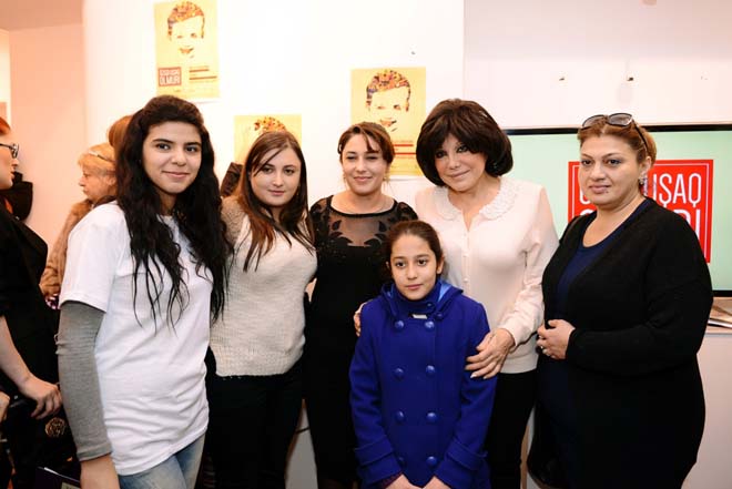 В Баку прошла выставка "Чужих детей не бывает!" (ФОТО)