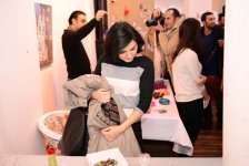 В Баку прошла выставка "Чужих детей не бывает!" (ФОТО)